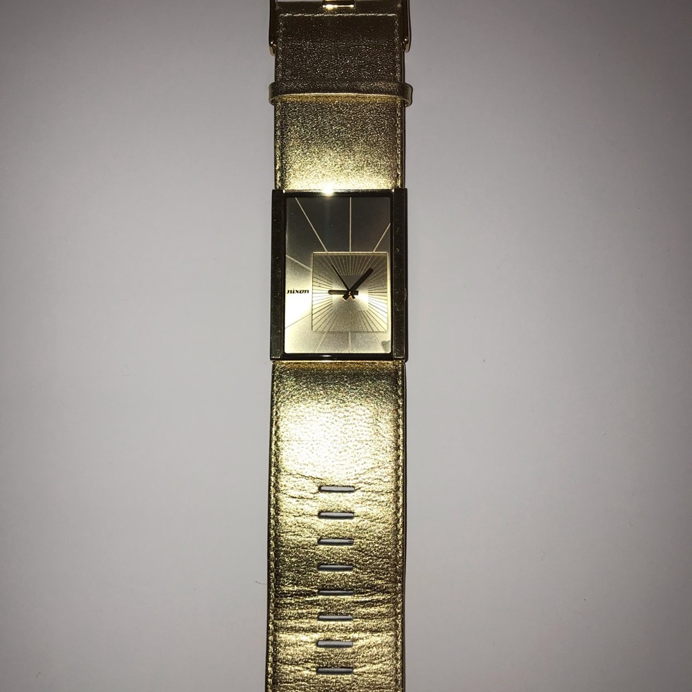 Nixon gold large gold face watch - Picture 2 of 5